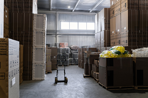 packing up the inside of a warehouse for a cimmision comemrcial move in nanaimo on bowen road